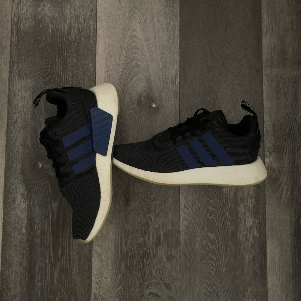 Adidas NMD- R1’s Women’s 8